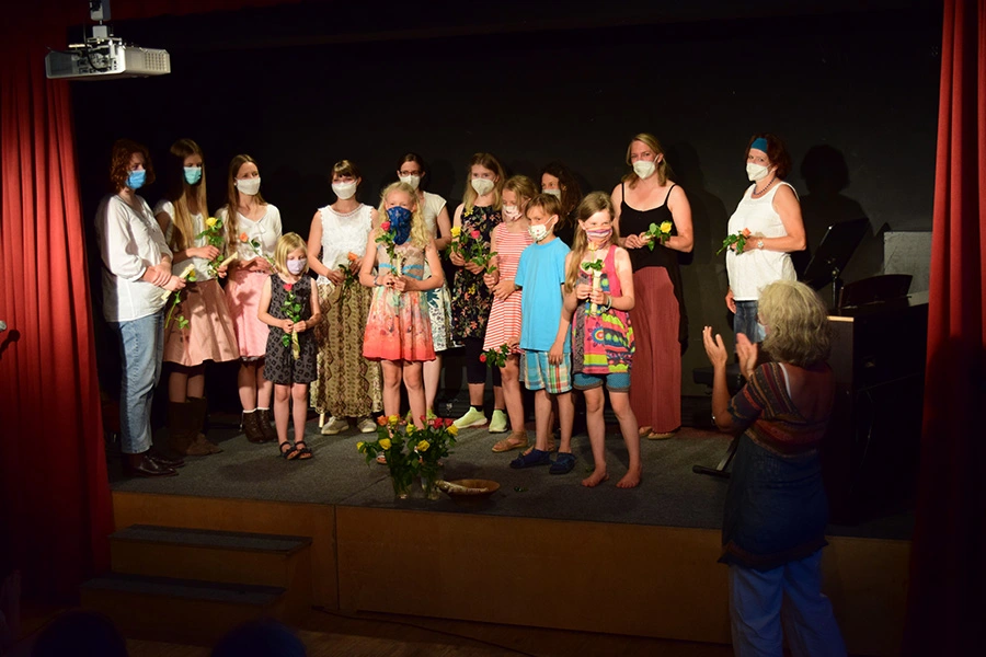 Feierlicher Abschluss des Abends der Poesie an der Montessori Schule Peißenberg